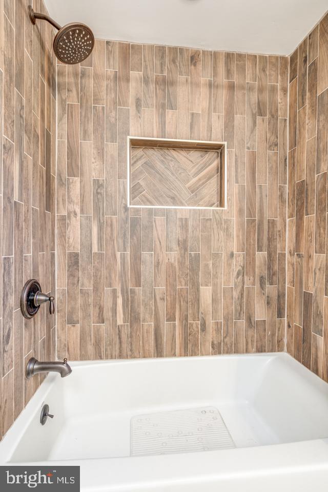 WHISPERING WOODS - Residential