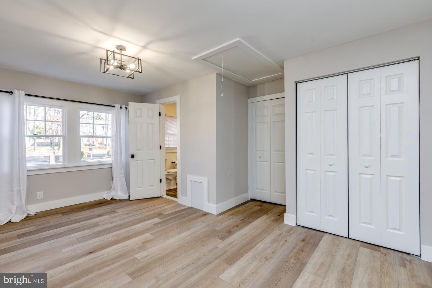 WHISPERING WOODS - Residential