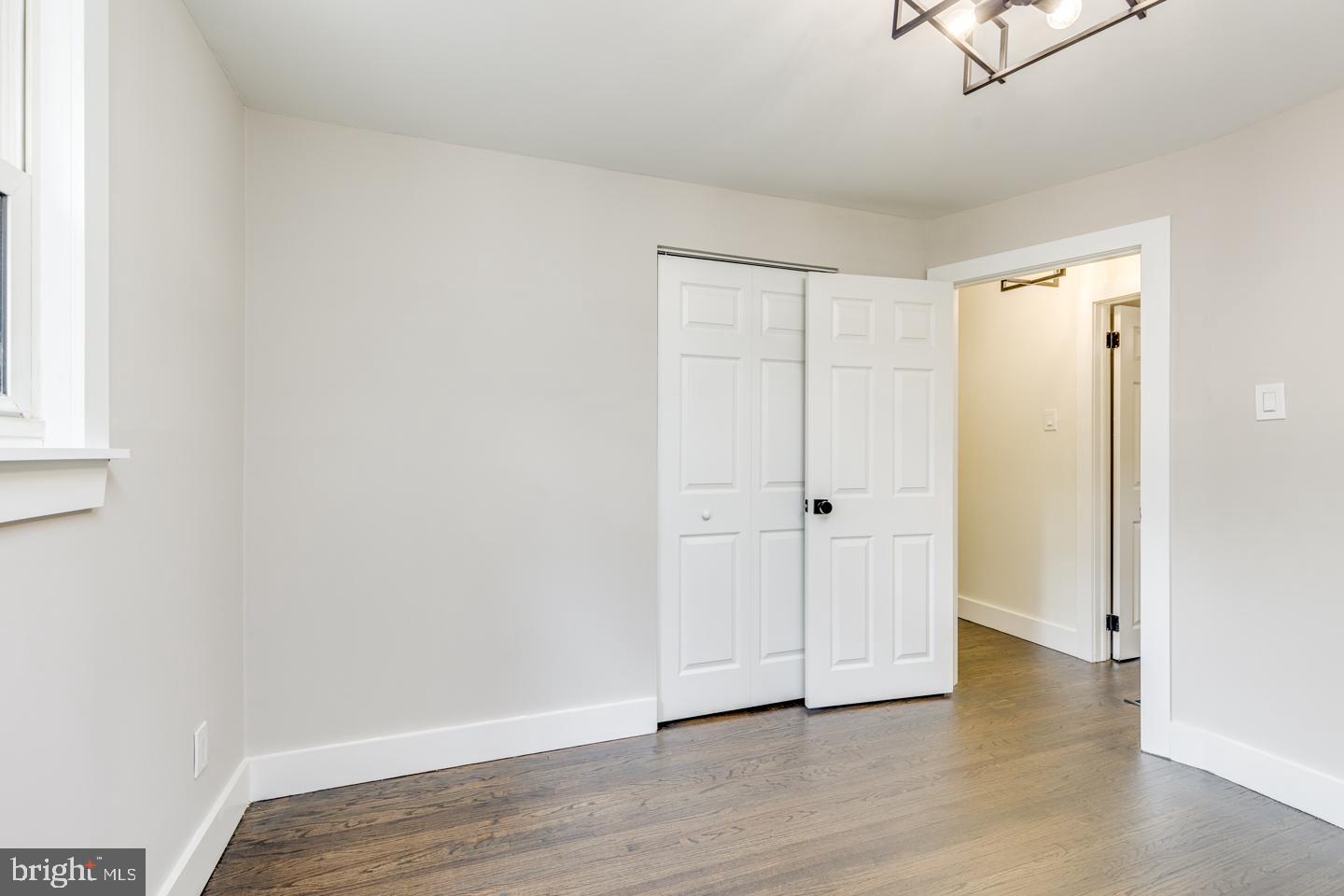 WHISPERING WOODS - Residential