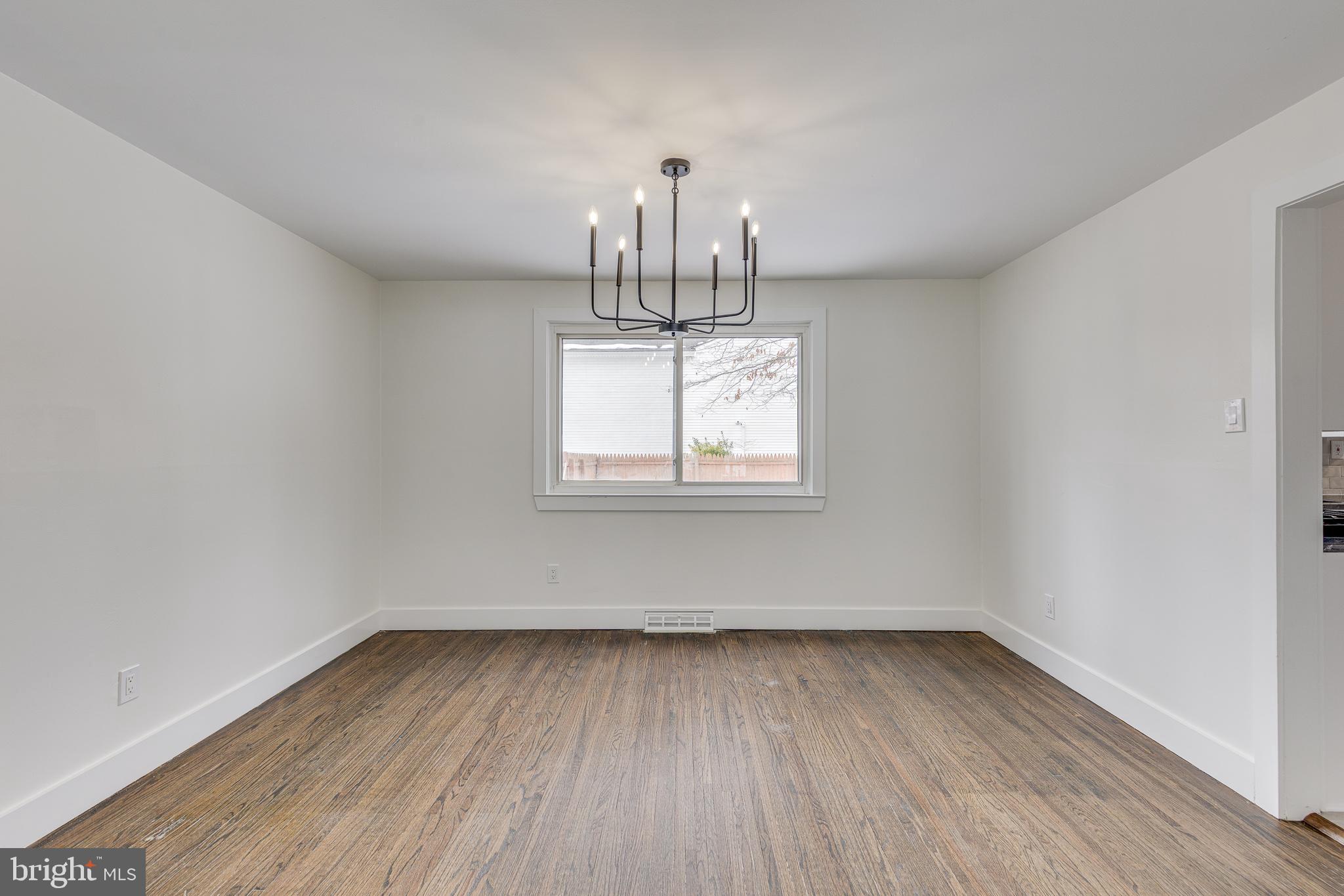 WHISPERING WOODS - Residential