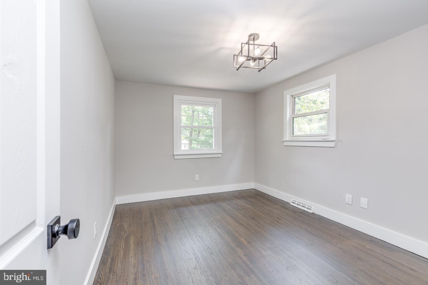 WHISPERING WOODS - Residential