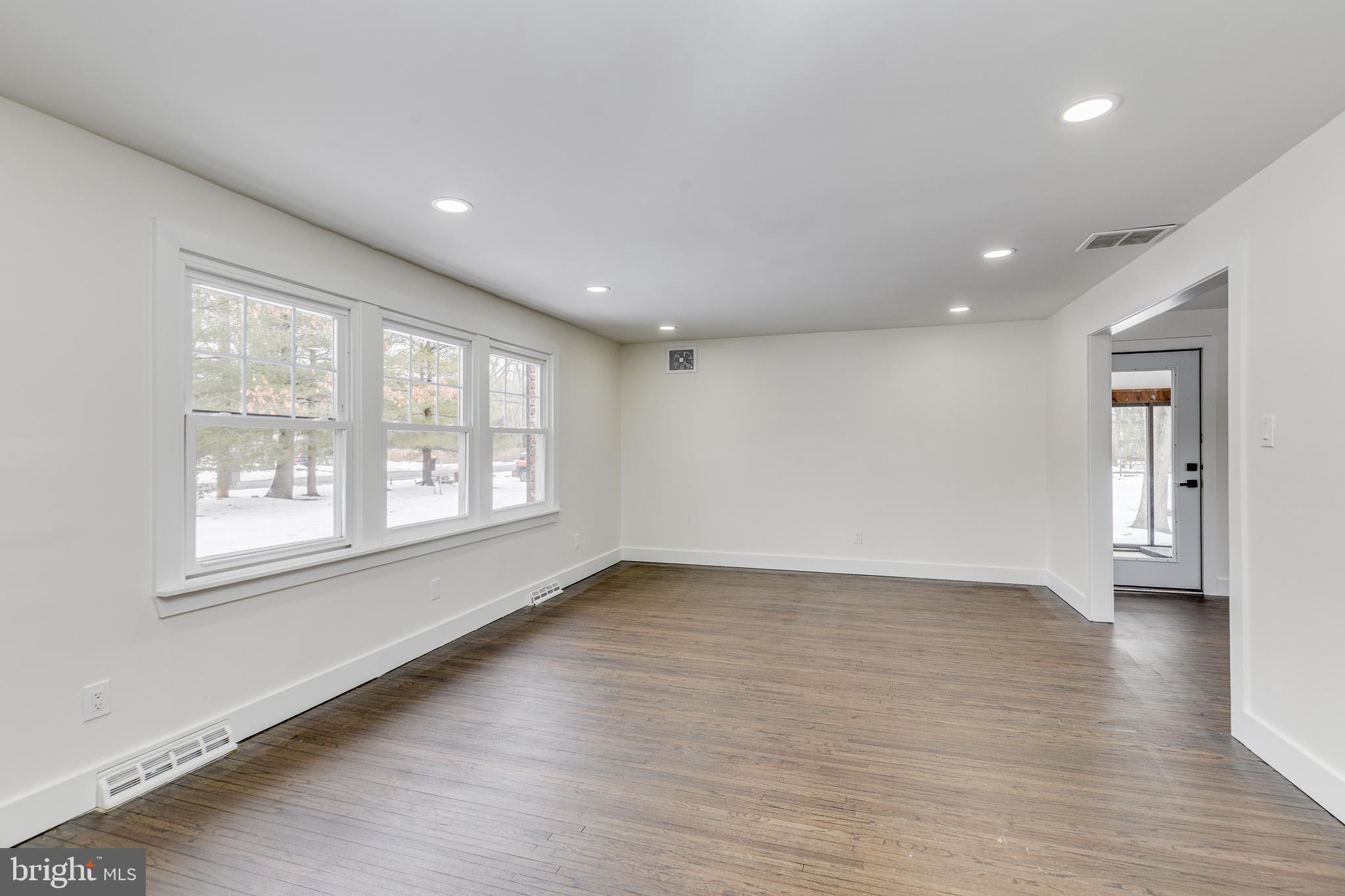 WHISPERING WOODS - Residential