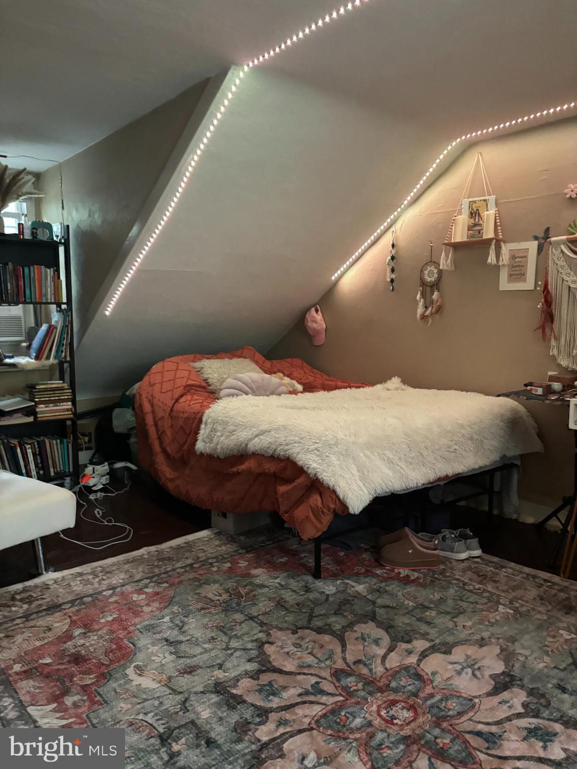 LOGAN SQUARE - Residential