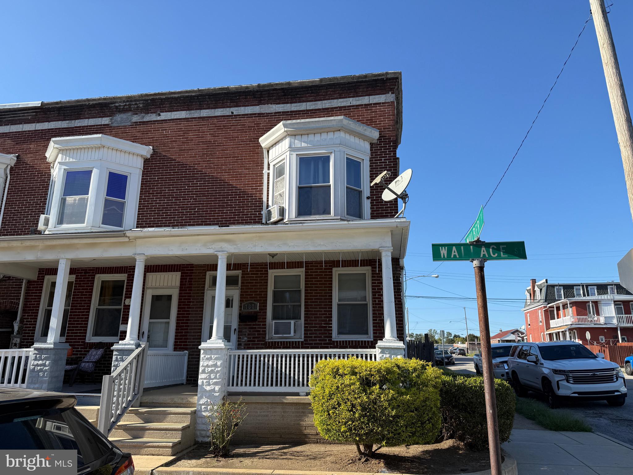 737 WALLACE STREET