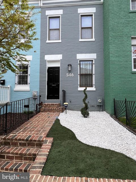 Photo of 546 Hobart Place NW, WASHINGTON, DC 20001 (MLS # DCDC2254124)