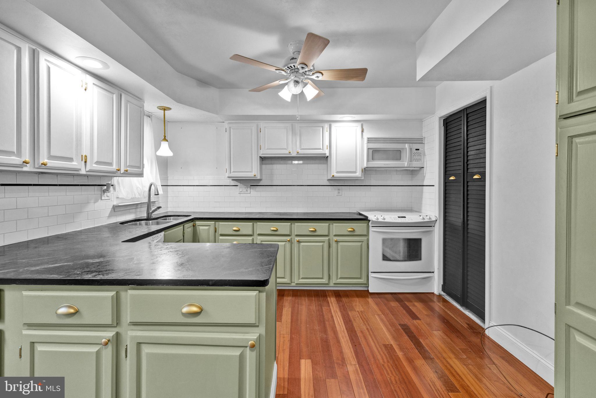 MONTGOMERY GLEN - Residential