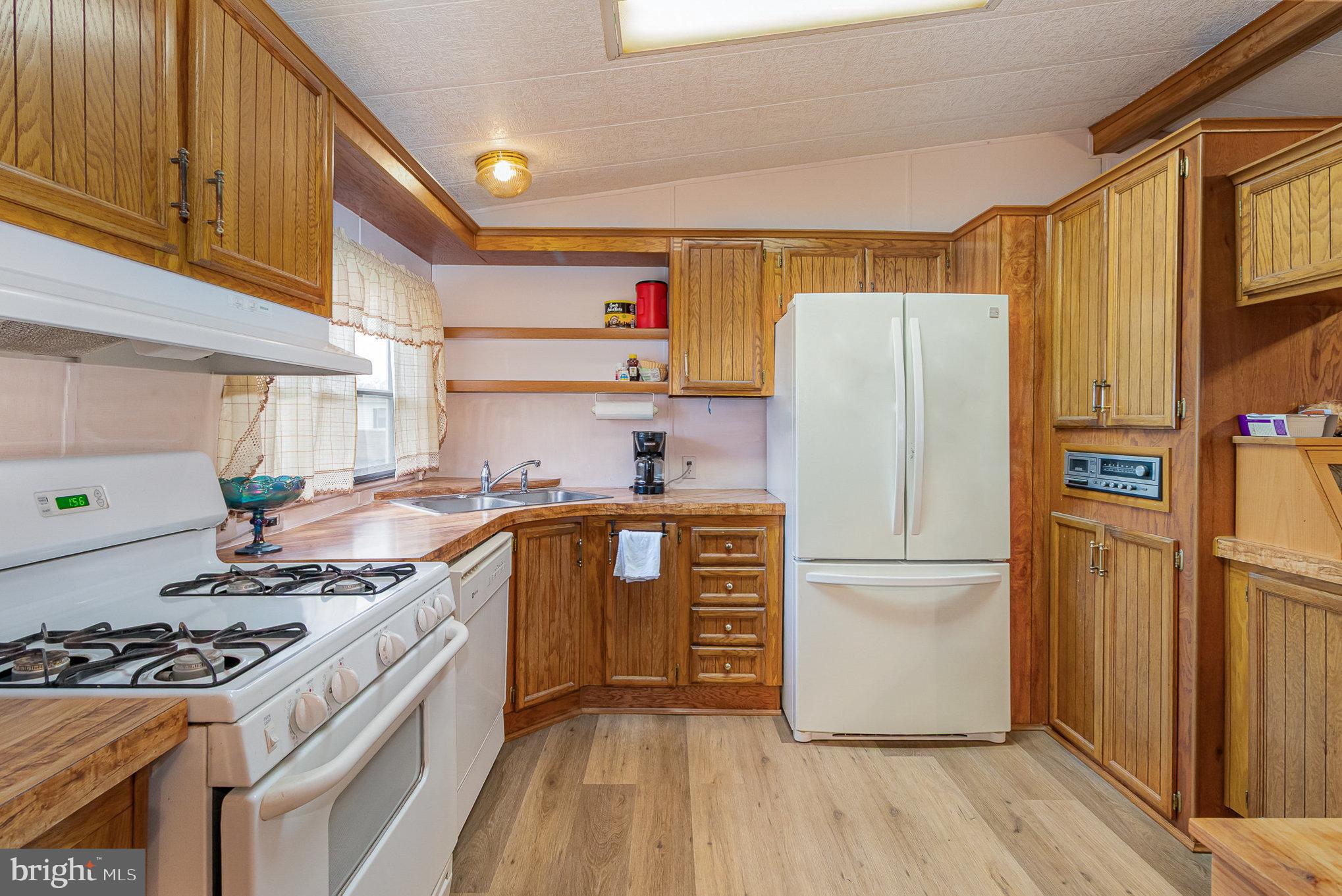 COUNTRY MANOR FARMS - Residential