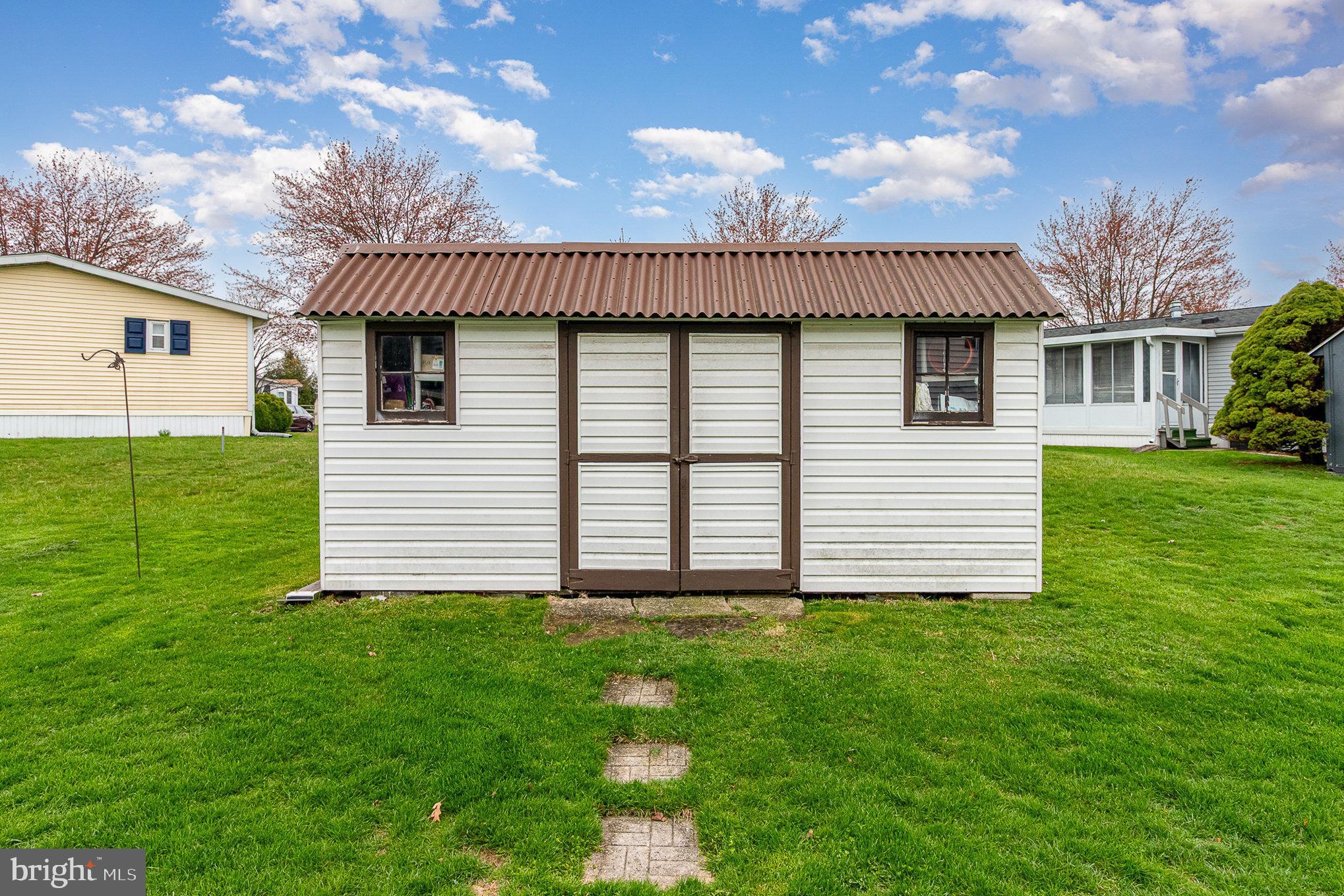 COUNTRY MANOR FARMS - Residential