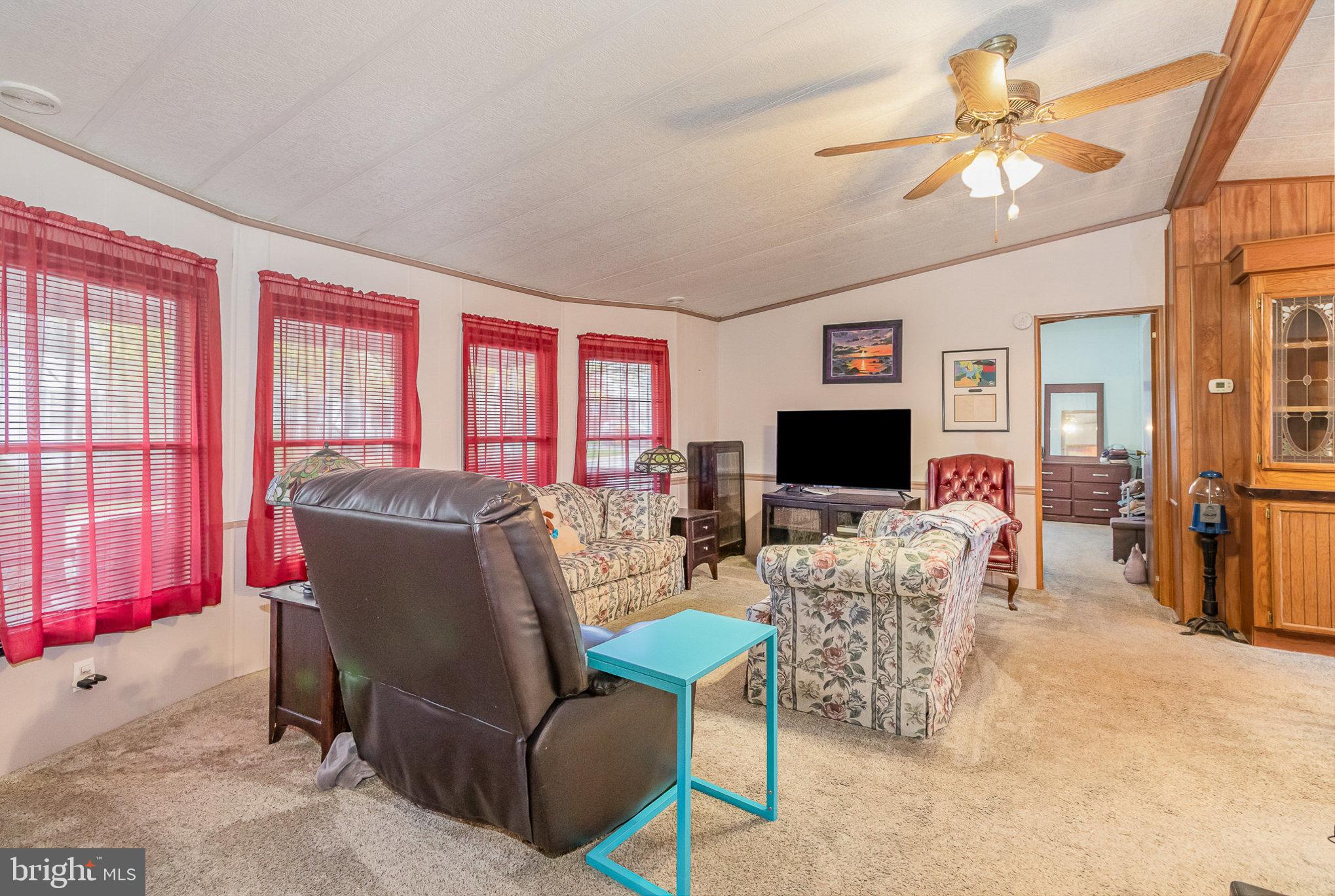 COUNTRY MANOR FARMS - Residential