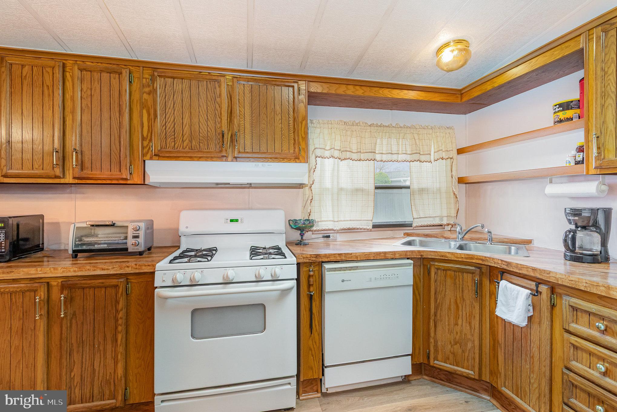 COUNTRY MANOR FARMS - Residential