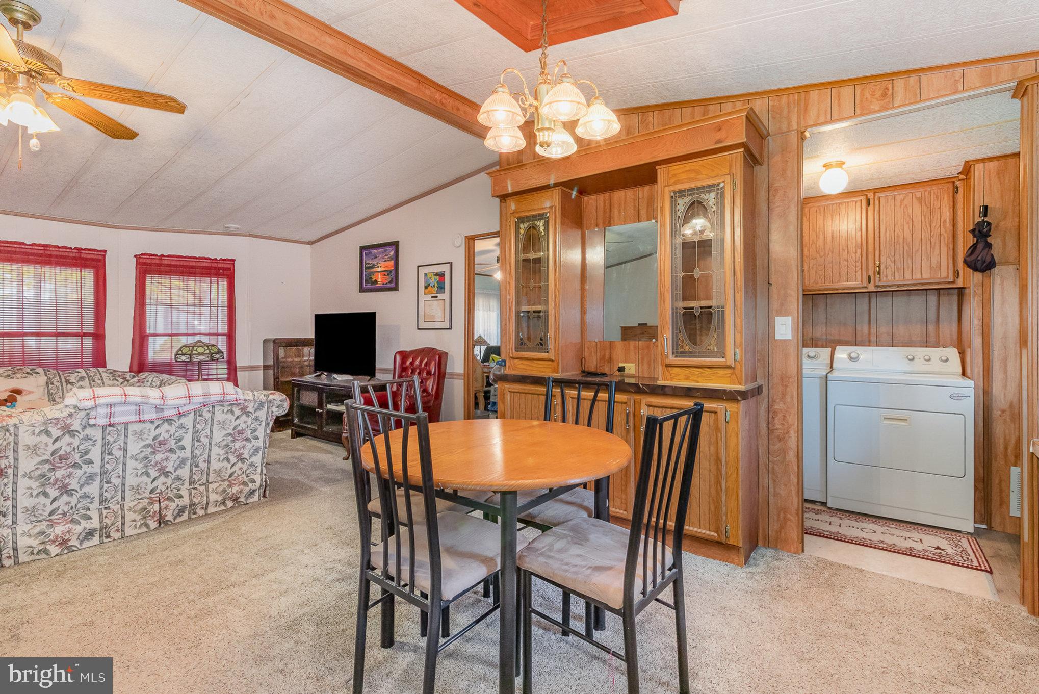 COUNTRY MANOR FARMS - Residential