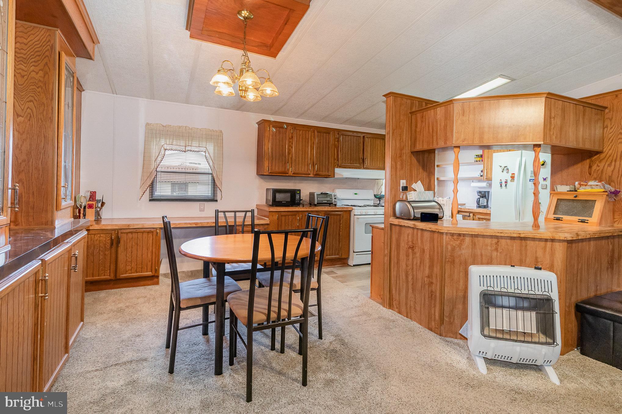 COUNTRY MANOR FARMS - Residential