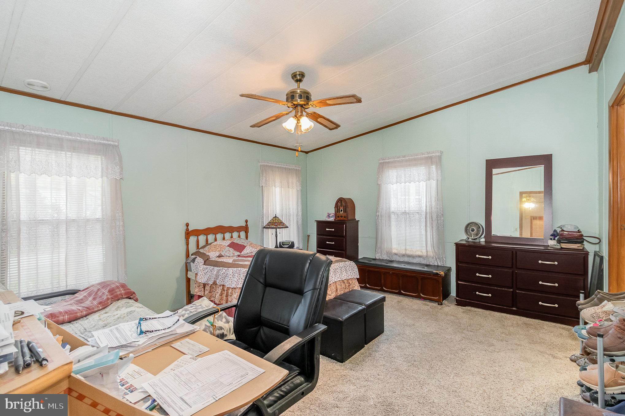 COUNTRY MANOR FARMS - Residential