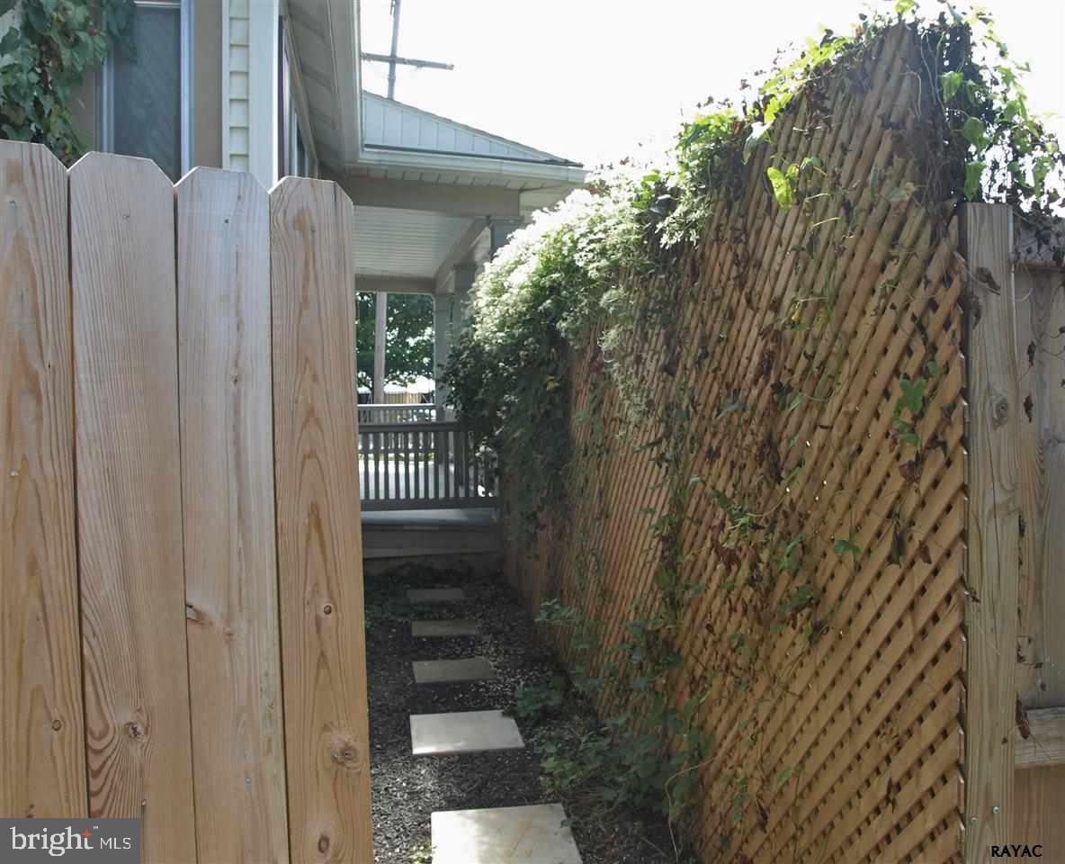 THE AVENUES - Residential