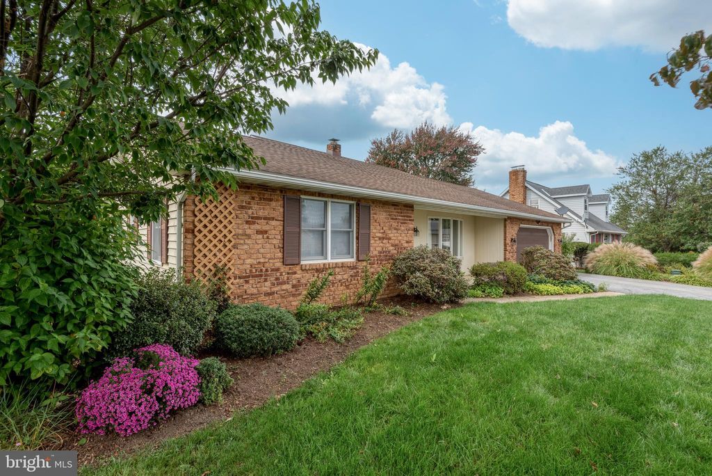 Photo of 116 Huyard Avenue, NEW HOLLAND, PA 17557 (MLS # PALA2076700)