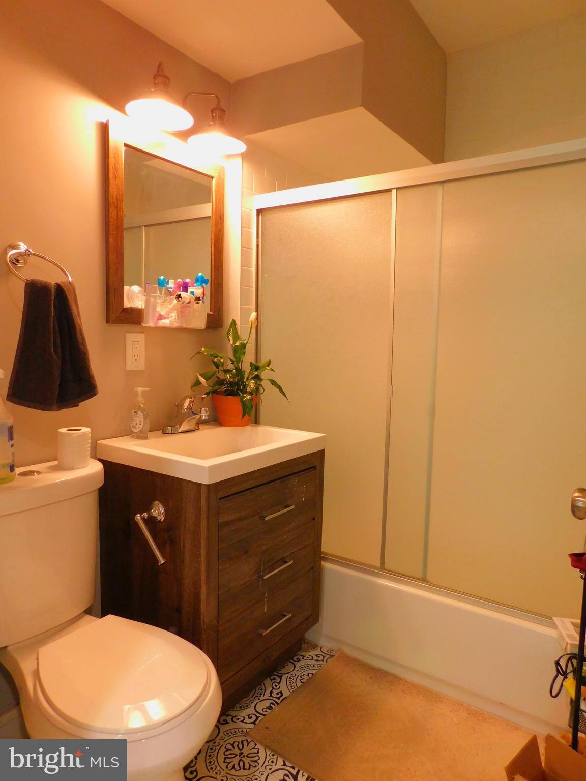 TEMPLE UNIVERSITY - Residential Lease