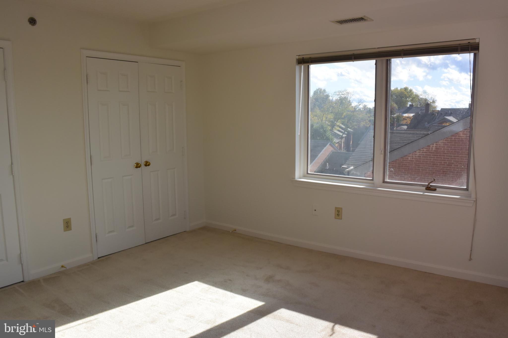 OLD TOWN - Residential Lease