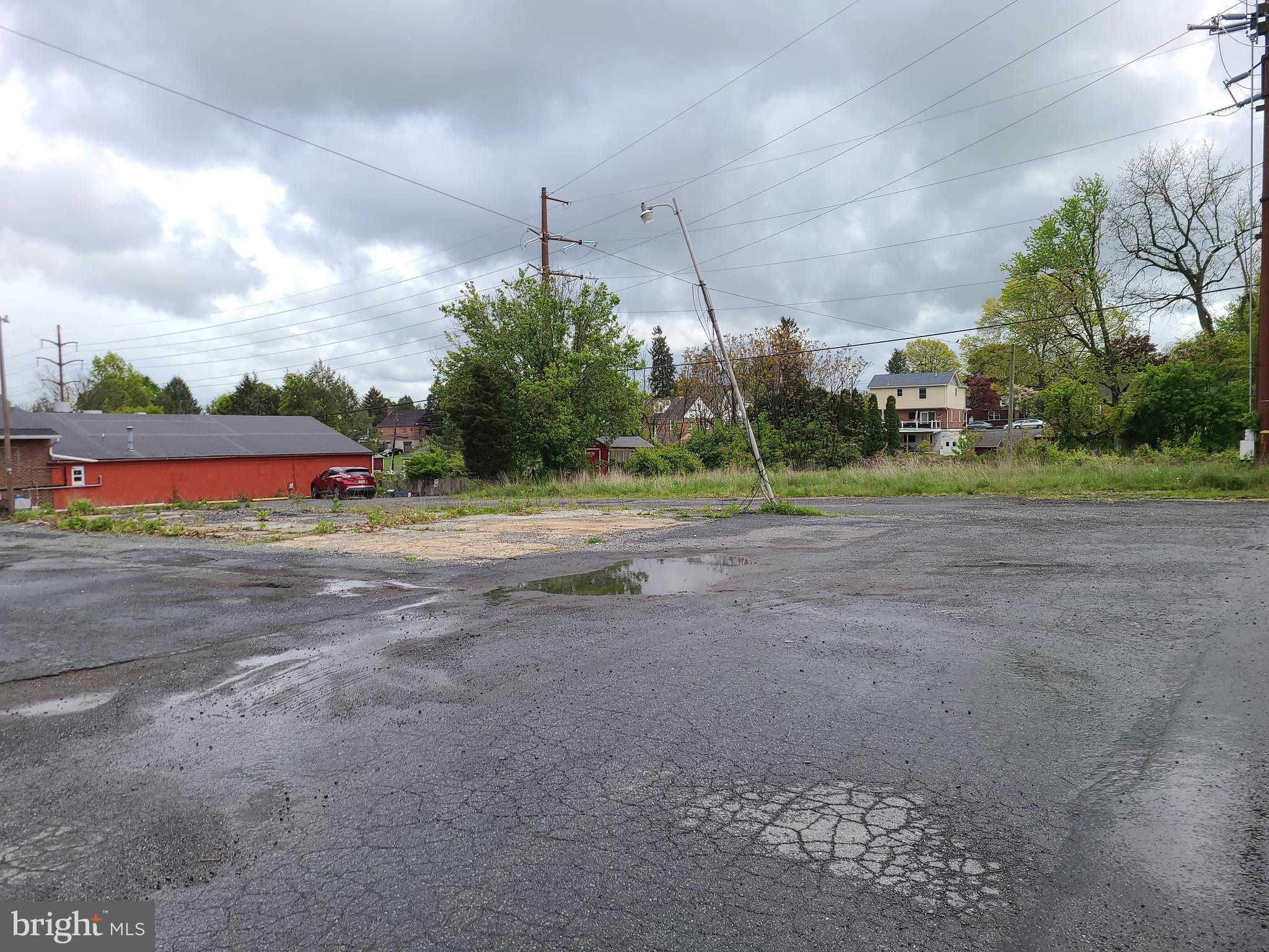 WEST LAWN - Commercial Sale