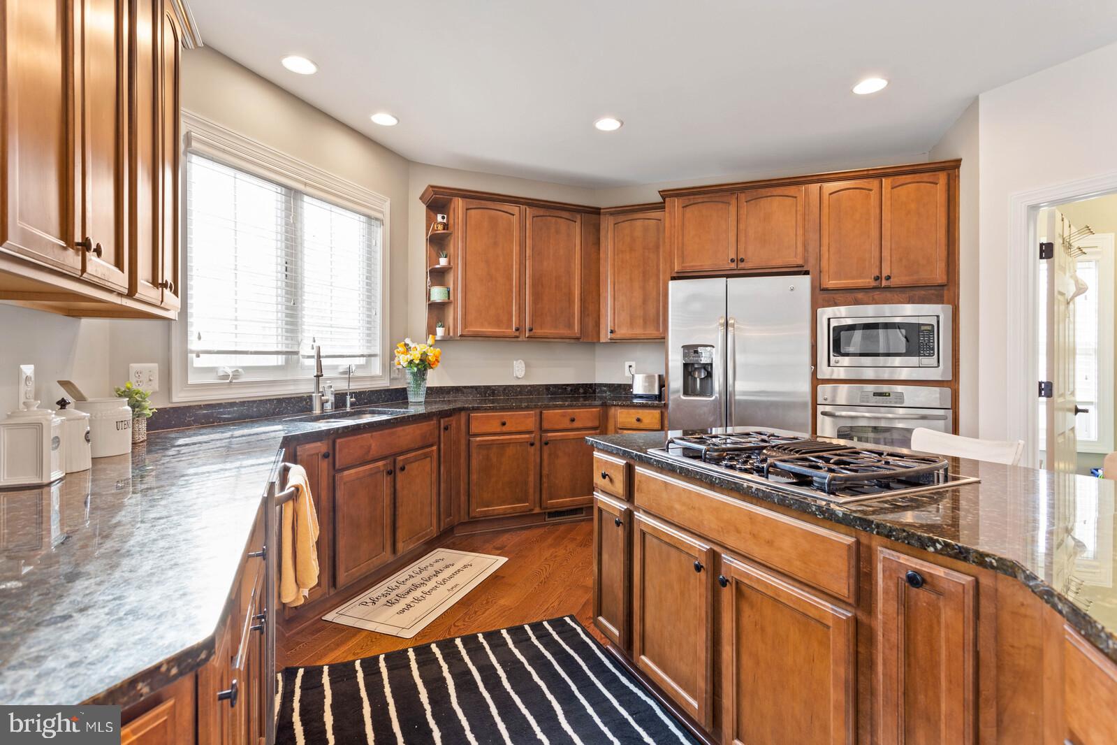 ANNANDALE ACRES - Residential