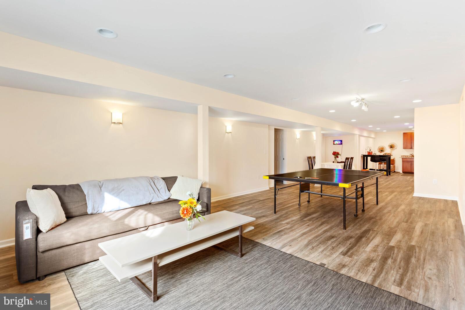 ANNANDALE ACRES - Residential