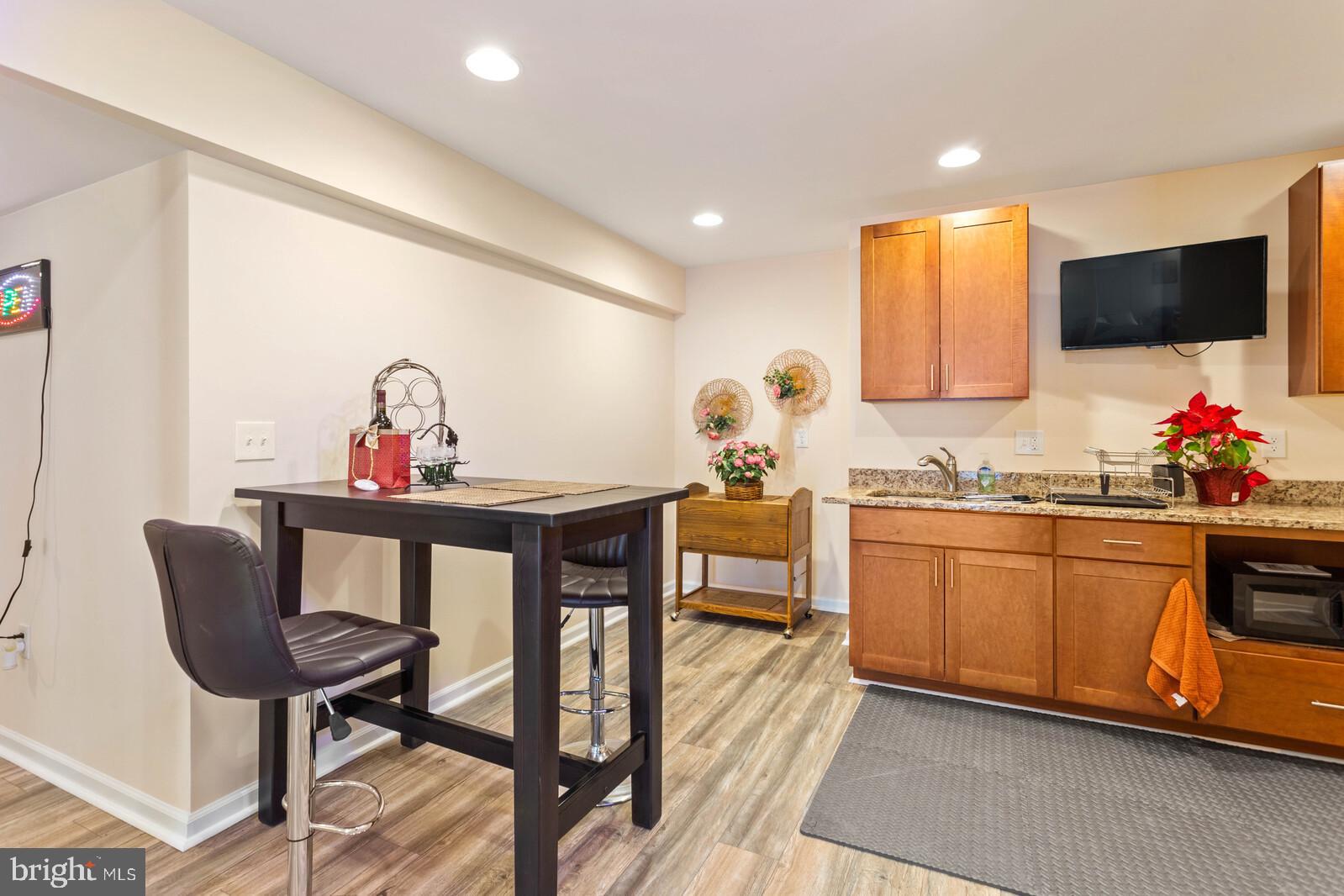 ANNANDALE ACRES - Residential