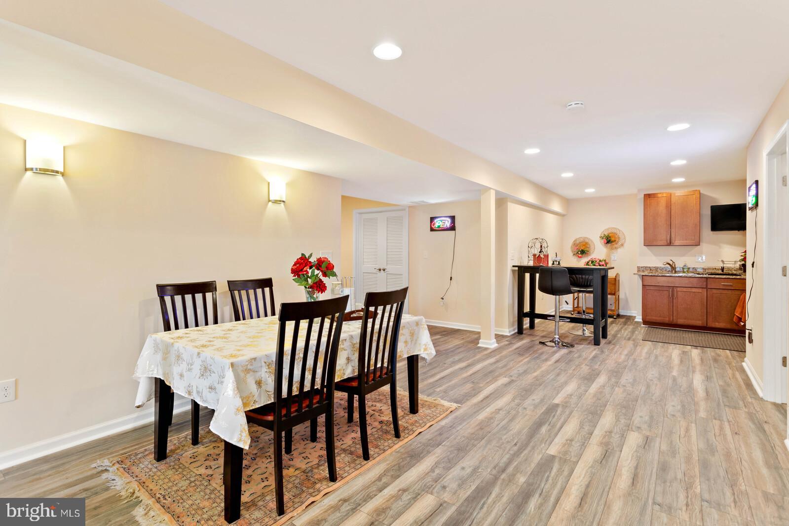 ANNANDALE ACRES - Residential