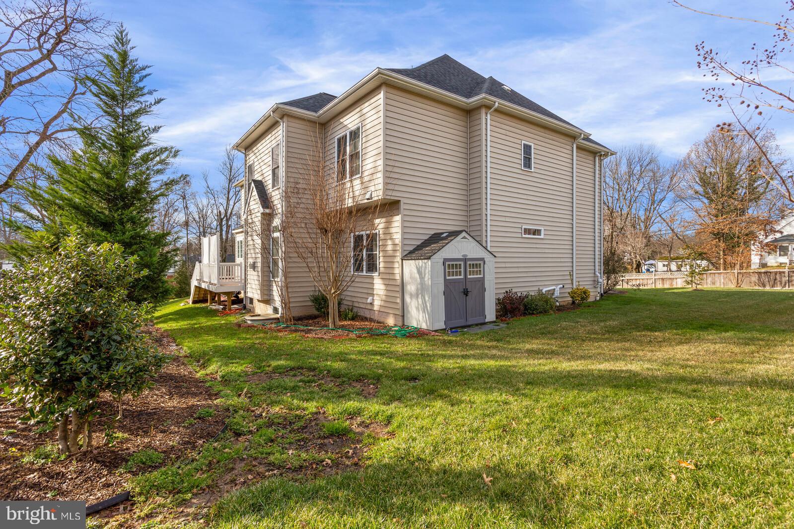 ANNANDALE ACRES - Residential