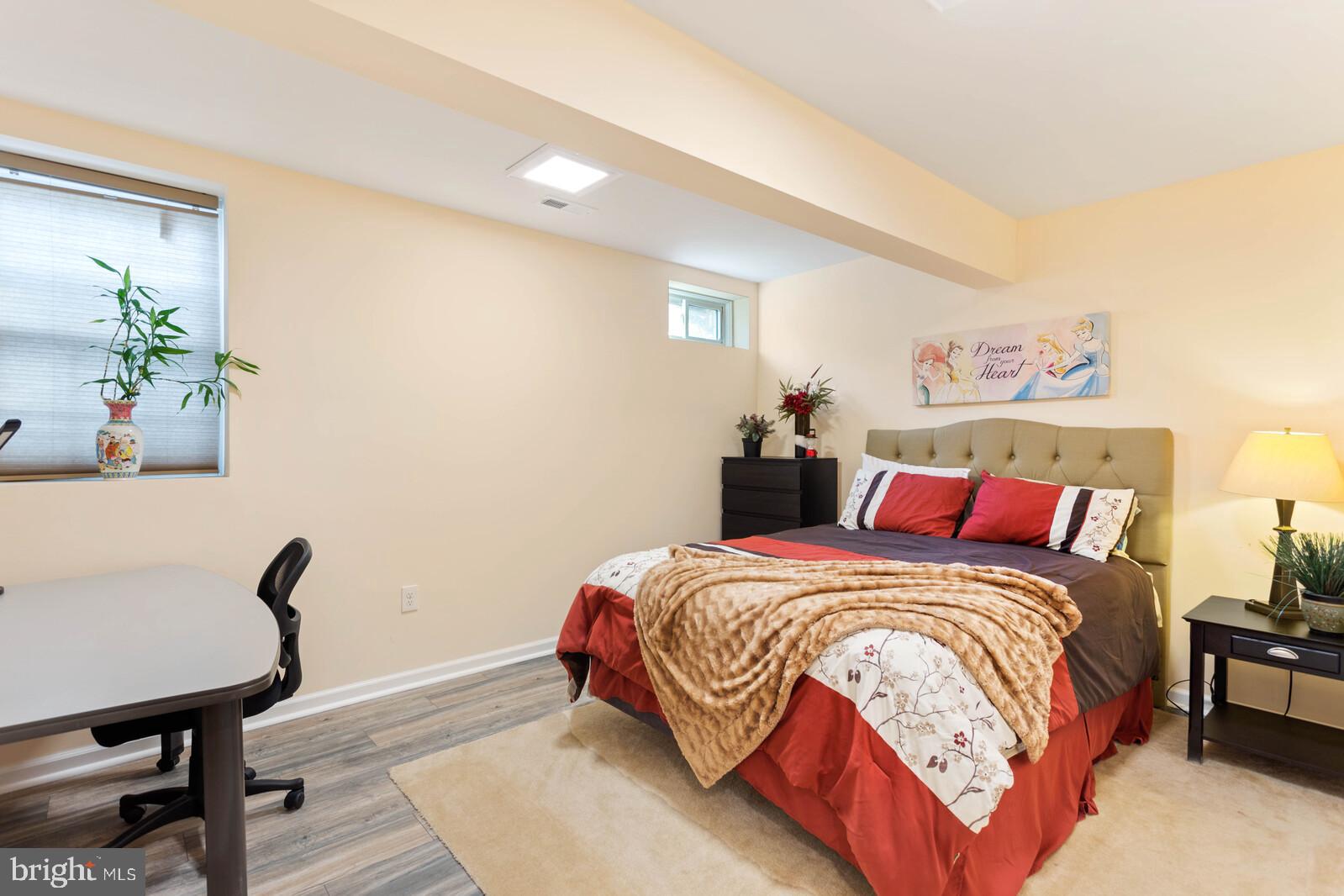 ANNANDALE ACRES - Residential