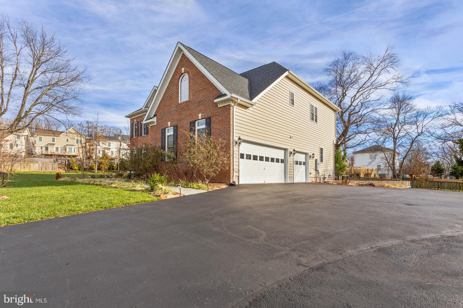 ANNANDALE ACRES - Residential