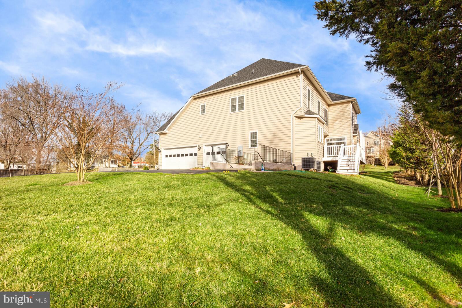 ANNANDALE ACRES - Residential