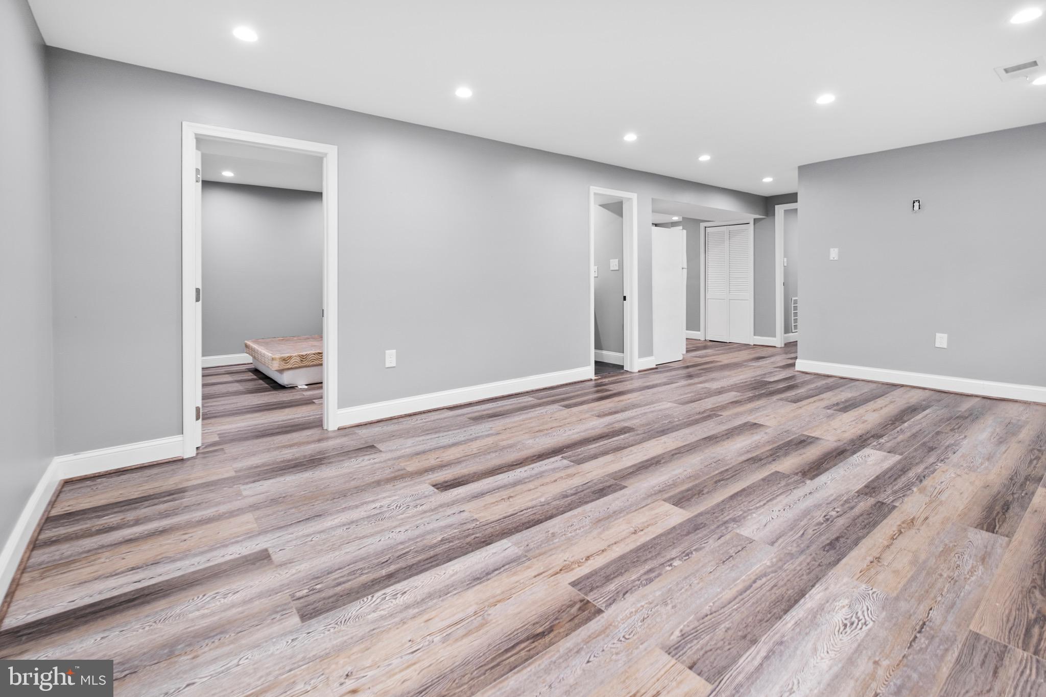 MANOR WOODS - Residential Lease