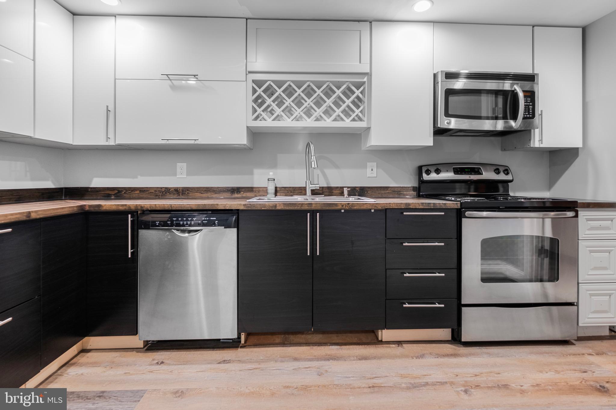 MANOR WOODS - Residential Lease