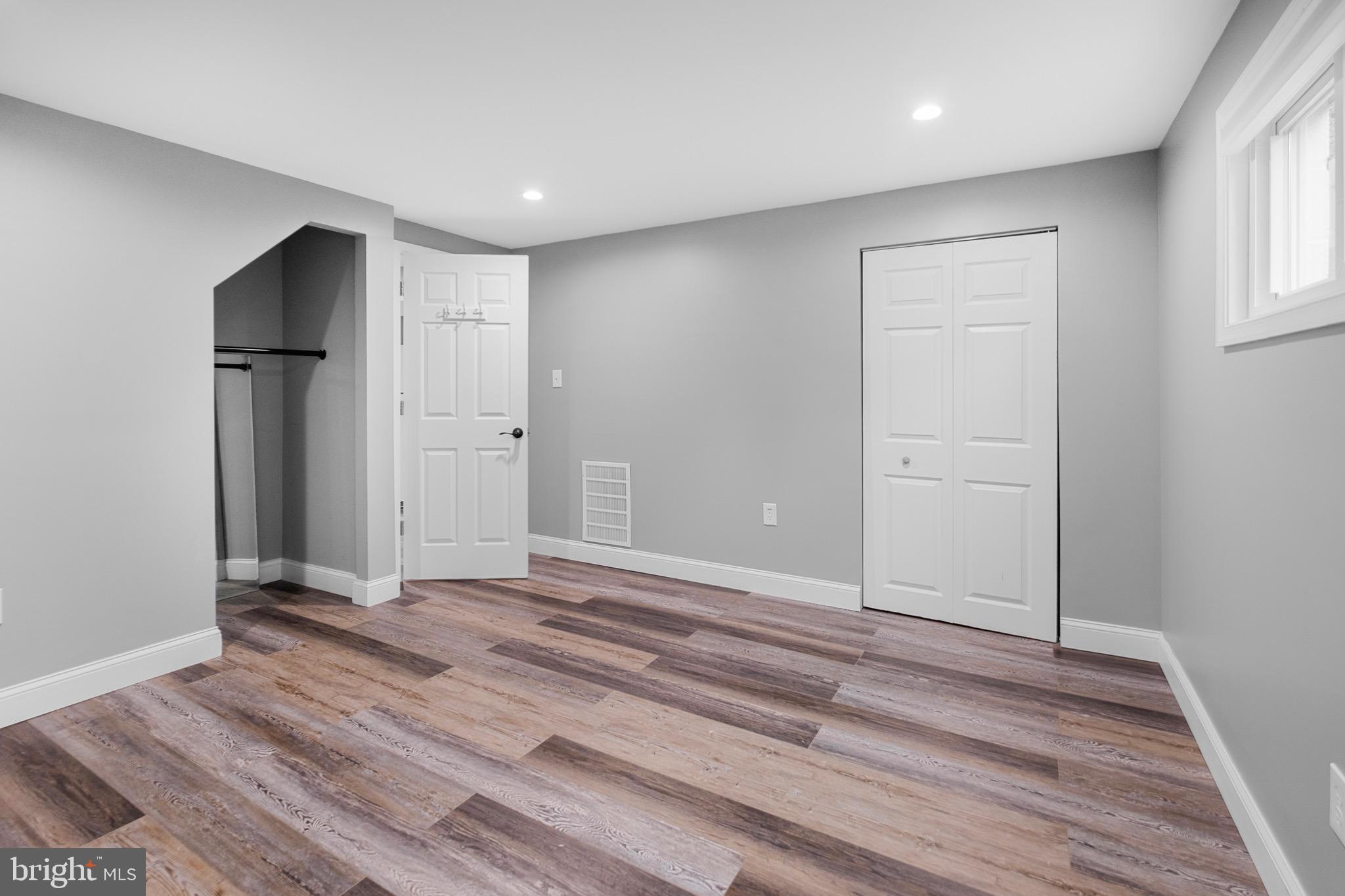 MANOR WOODS - Residential Lease