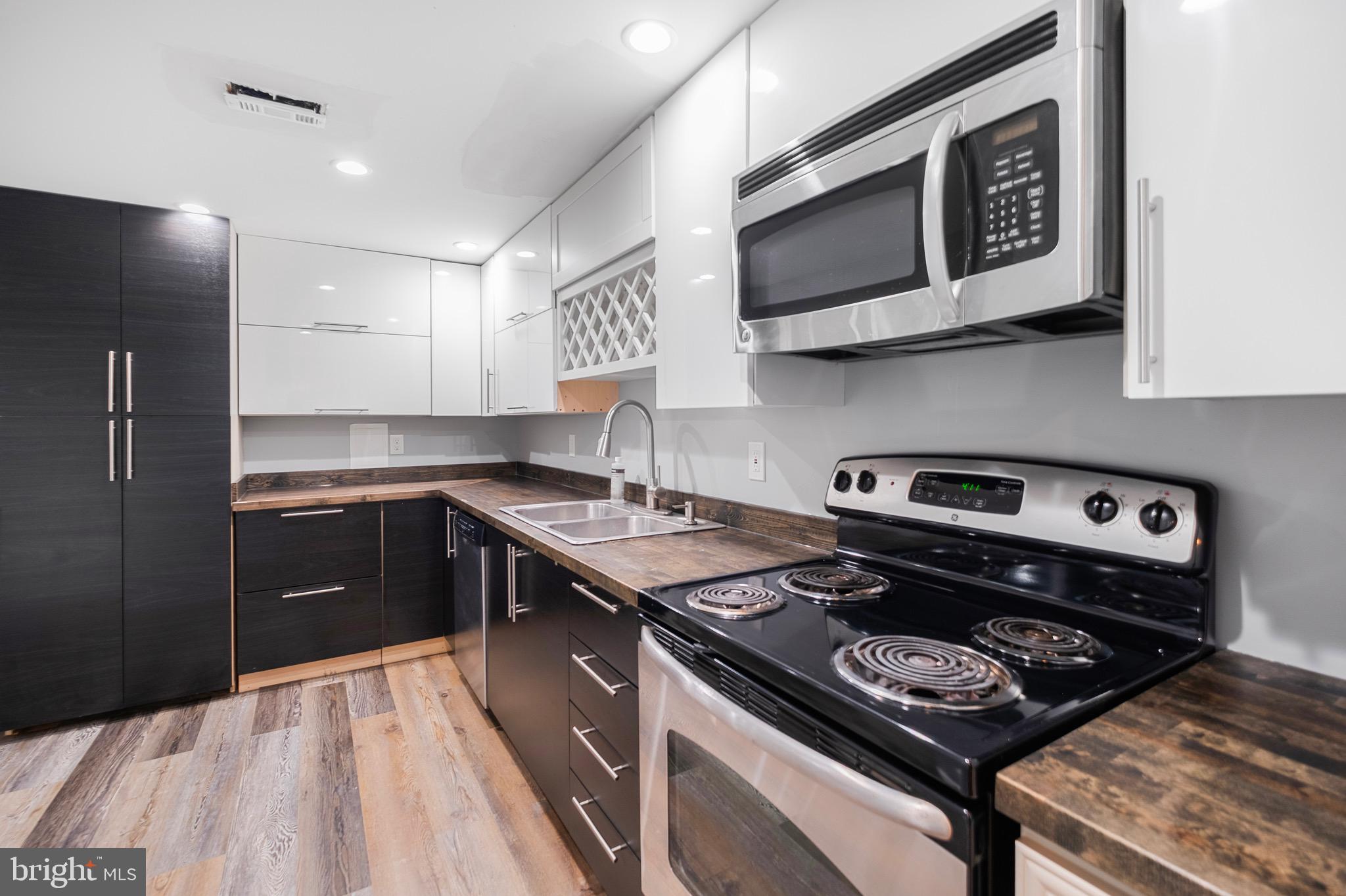 MANOR WOODS - Residential Lease