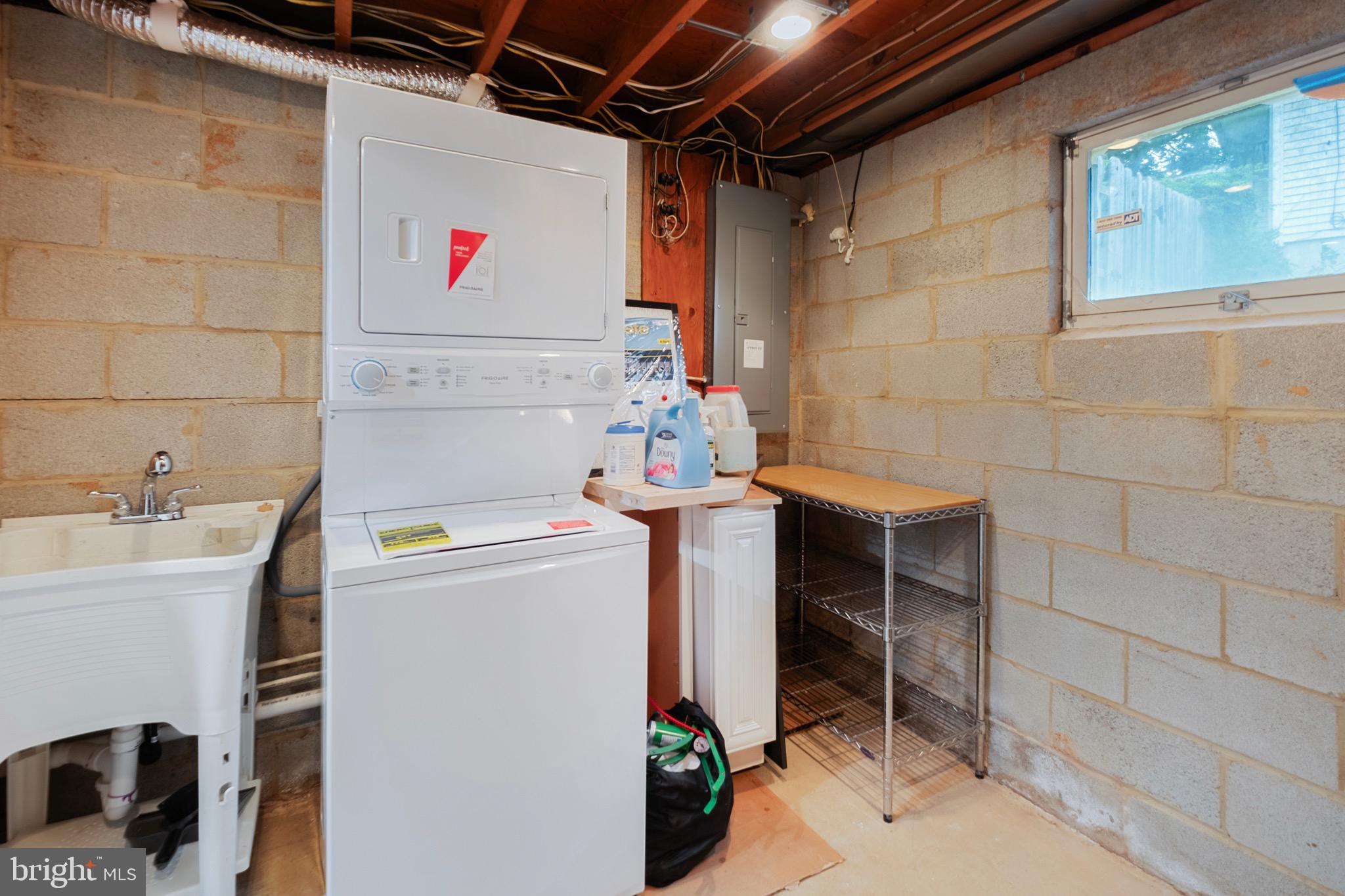 MANOR WOODS - Residential Lease