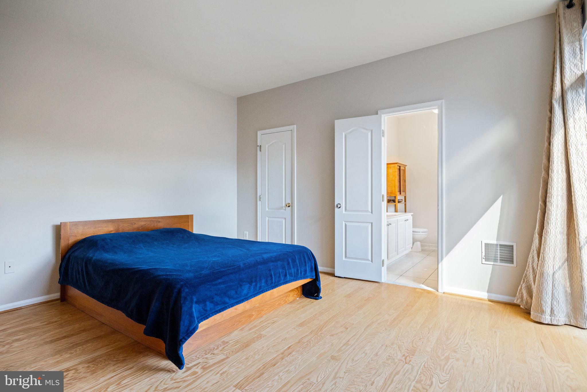 RIDGES AT ASHBURN - Residential