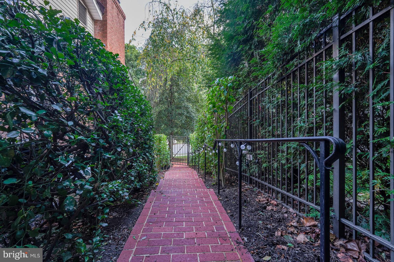 DOVER BALMORAL RIVERWOOD - Residential