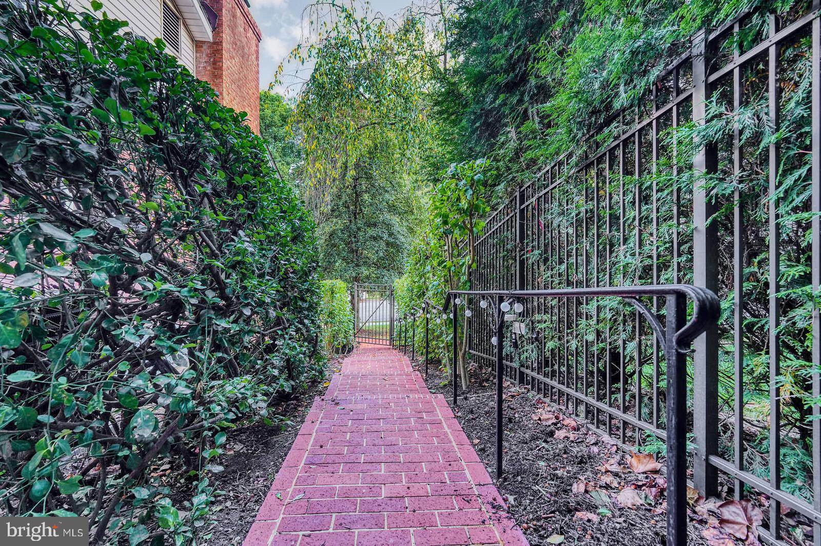 DOVER BALMORAL RIVERWOOD - Residential