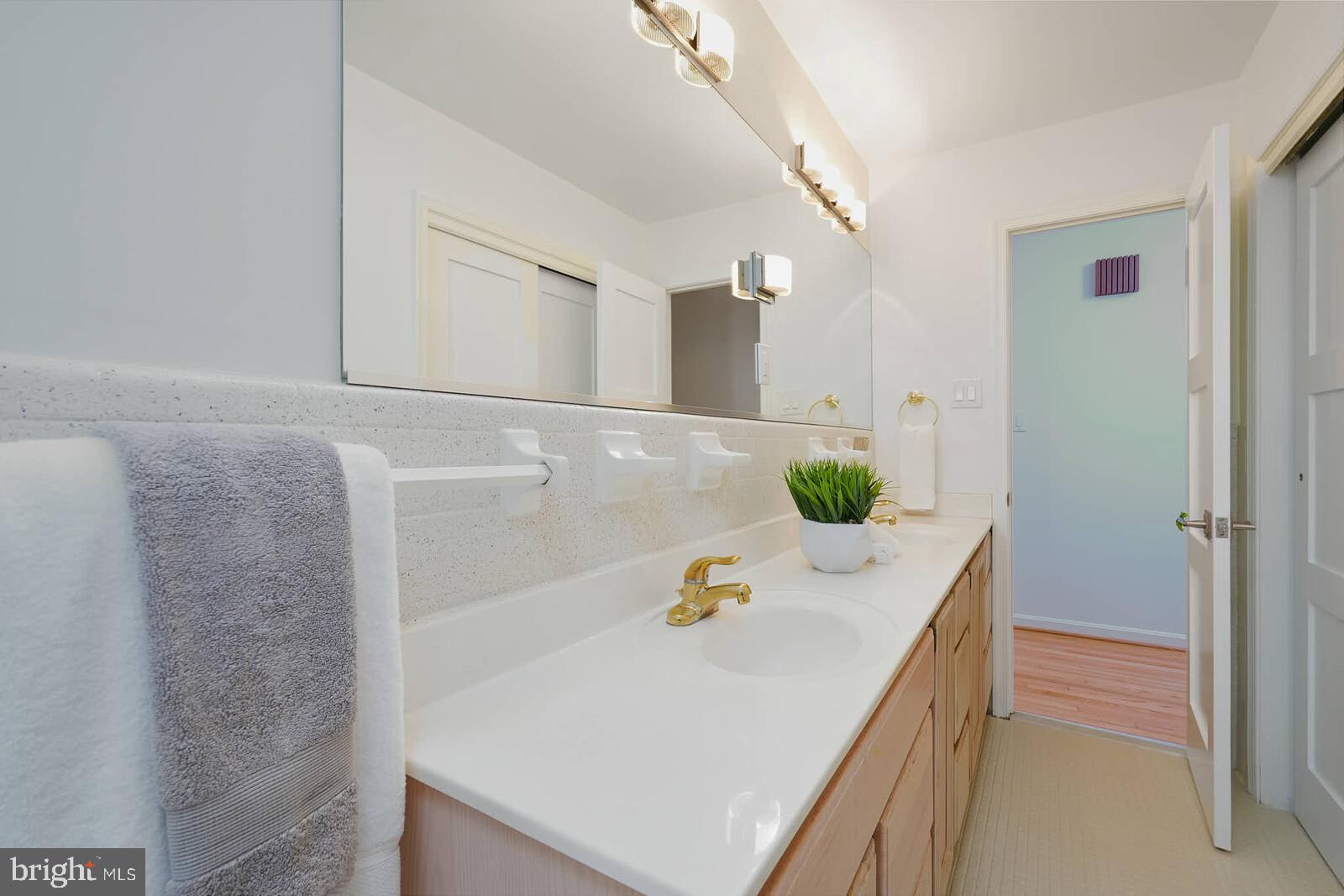 DOVER BALMORAL RIVERWOOD - Residential