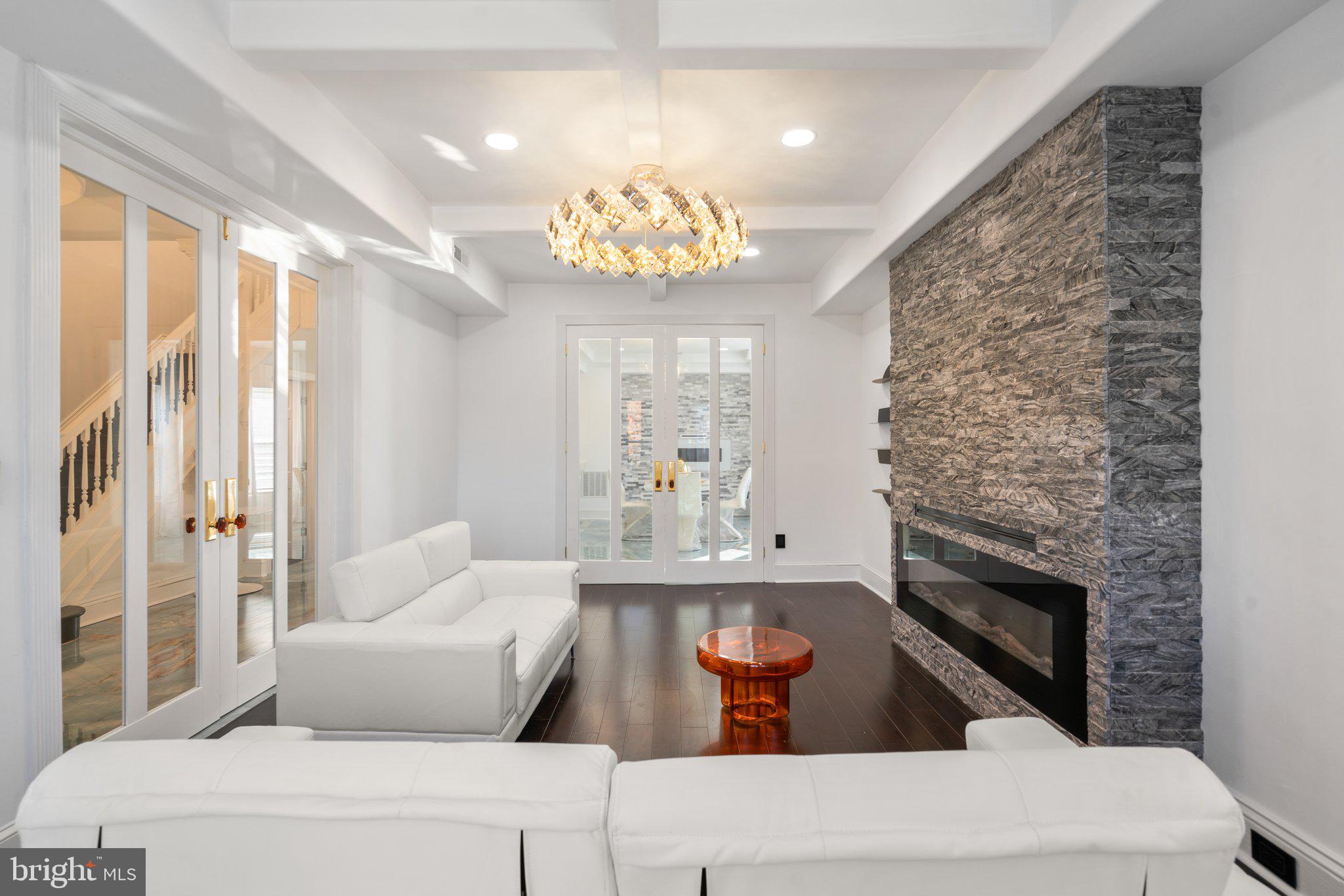 EVERGREEN LAWN - Residential