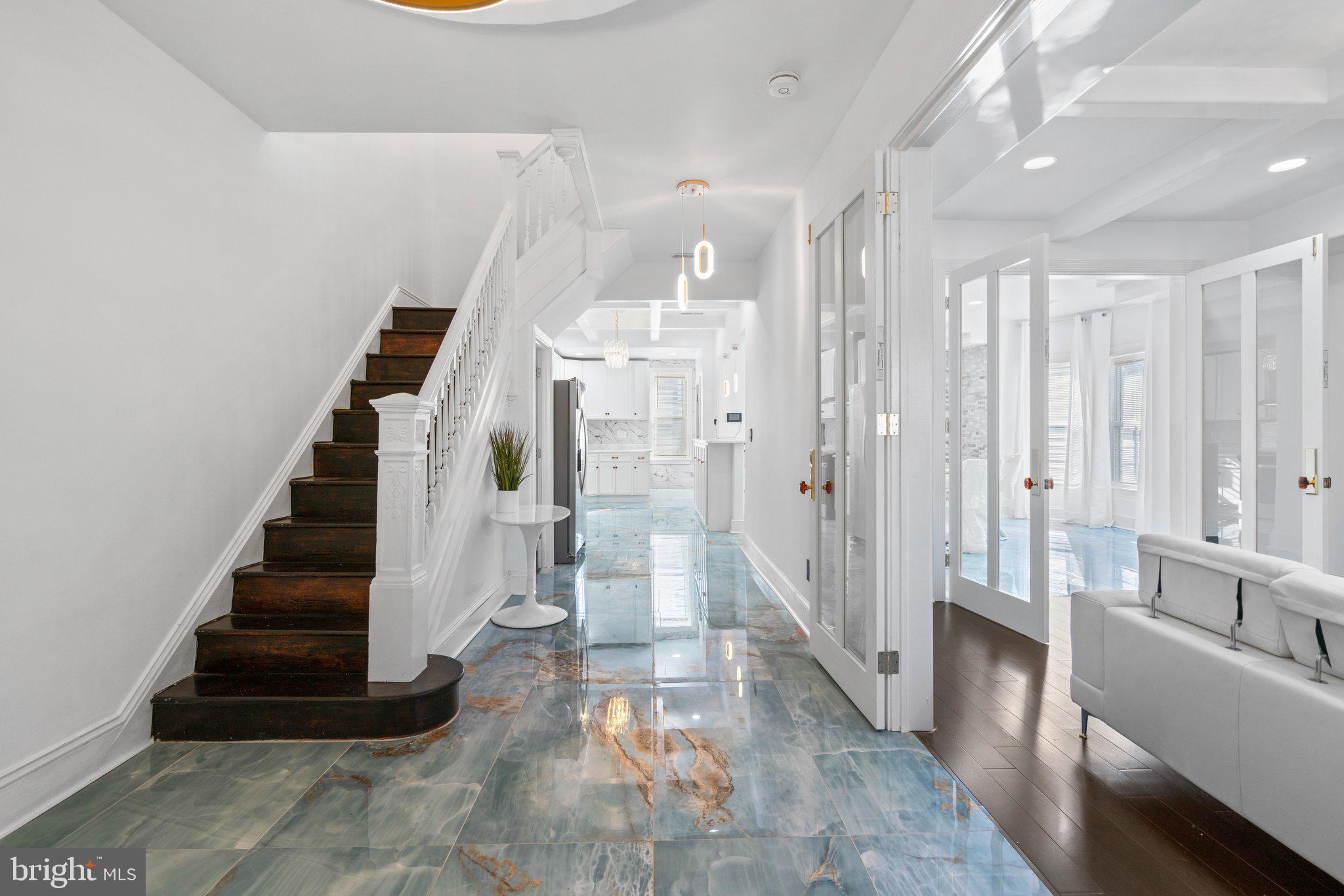 EVERGREEN LAWN - Residential