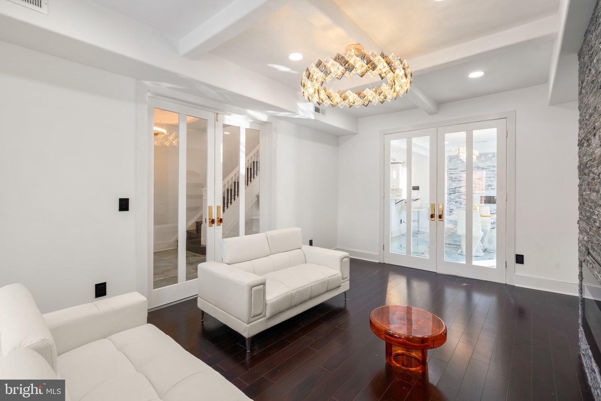 EVERGREEN LAWN - Residential