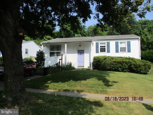 INCREDIBLE HOME IN ASPEN HILL! SPACIOUS SPLIT FOYER WITH 3 BEDROOMS & TWO AND A HALF BATHROOMS IN VERY GOOD SHAPE. STATELY EXTERIOR WITH FULLY FENCED YARD, DRIVEWAY PARKING AND NUMEROUS UPGRADES THROUGHOUT. HARDWOOD FLOORS UNDER WALL TO WALL CARPETING. UPDATED BATHROOMS AND FINISHED LOWER LEVEL RECREATION ROOM. LARGE UTILITY ROOM WITH WASHER & DRYER, WORK SHOP, STORAGE AND WALK OUT EXIT TO BACKYARD. FABULOUS CUSTOM BUILT SCREEN PORCH PLUS CONCRETE PATIO FOR ENTERTAINING! SPACIOUS TABLE SPACE KITCHEN, LARGE FORMAL LIVING ROOM AND MASTER BEDROOM WITH PRIVATE BATH. GCAAR CONTRACT ONLY & SOLD IN AS IS CONDITION - THIS IS A GREAT HOME IN GREAT SHAPE!