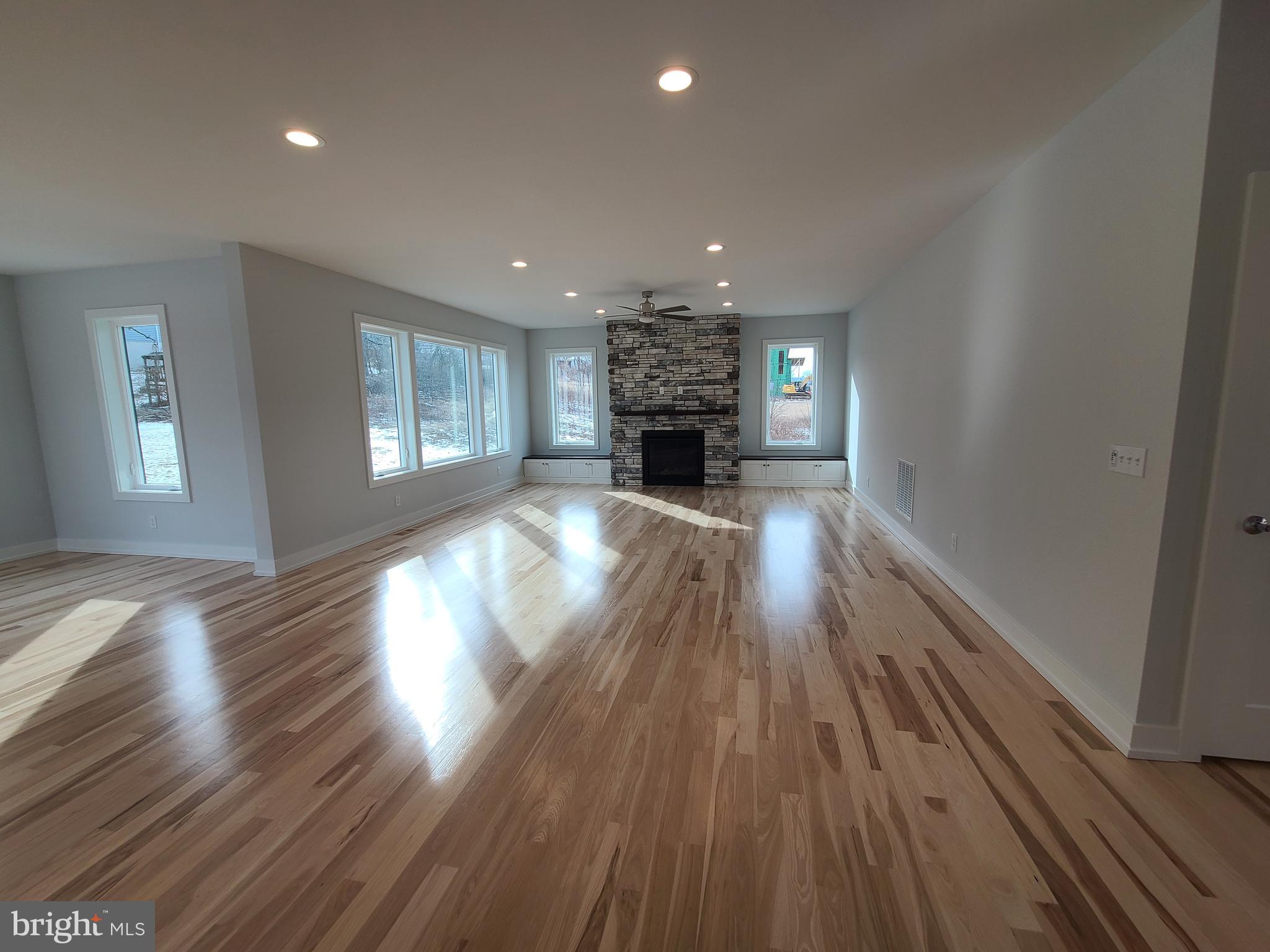 WINFIELD HEIGHTS - Residential