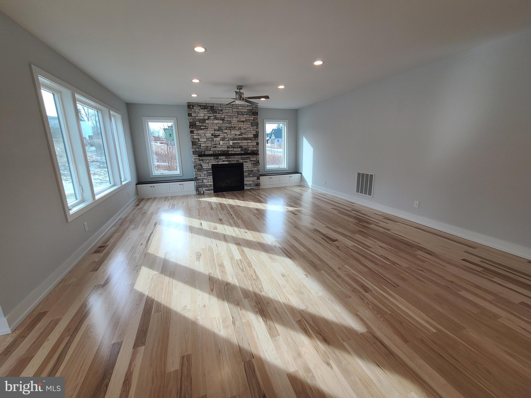 WINFIELD HEIGHTS - Residential