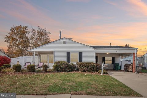 11 CRIMSON KING LANE LEVITTOWN PA 19055