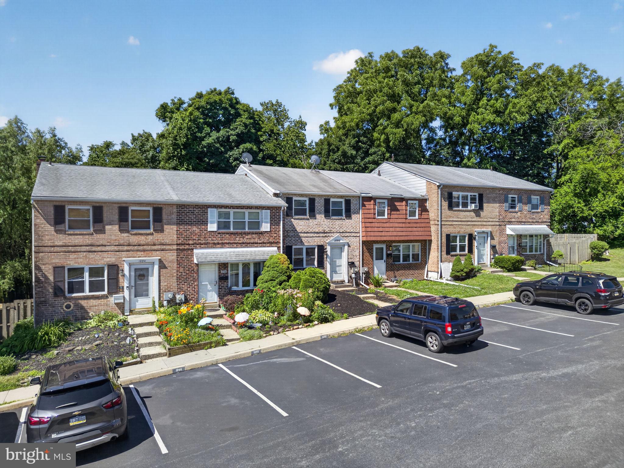 1098 BAYLESS PLACE