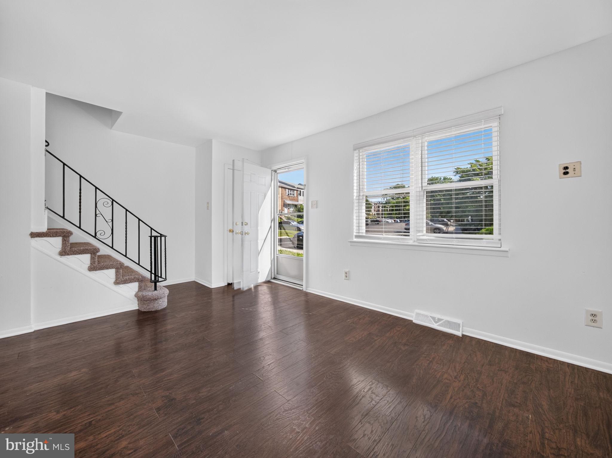 1098 BAYLESS PLACE
