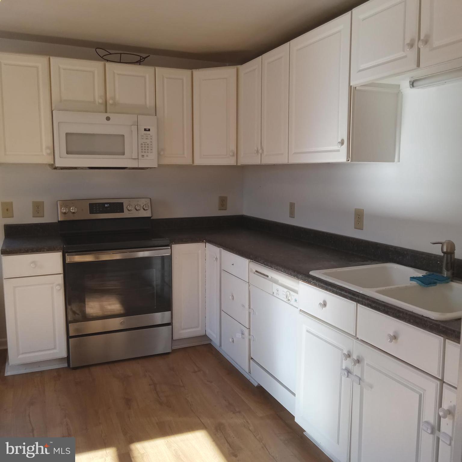 CHARLES TOWN CORPORATION - Residential Lease