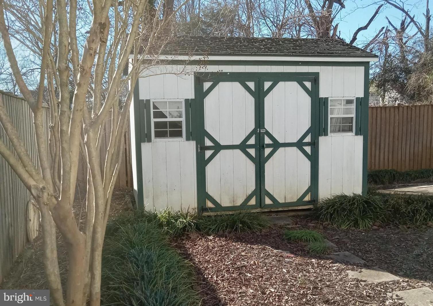 CHARLES TOWN CORPORATION - Residential Lease